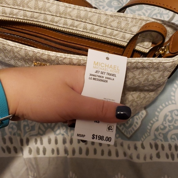 Michael kors cross body - Picture 3 of 4